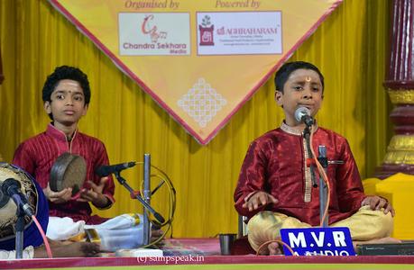 Thirupugazh Sooriyanarayanan singing !! Thirupugazh Sooriyanarayanan singing !!