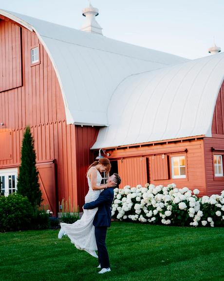 best minnesota wedding venues barn bride groom outdoor