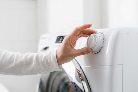 Before putting the laundry in the washing machine, don't forget this step: it's very important 3 Choose the washing program of the washing machine