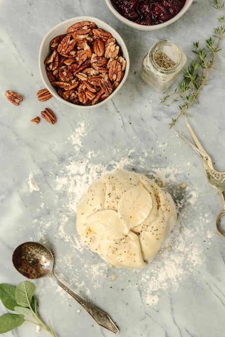 Baked Cranberry Brie: An Easy Holiday Appetizer