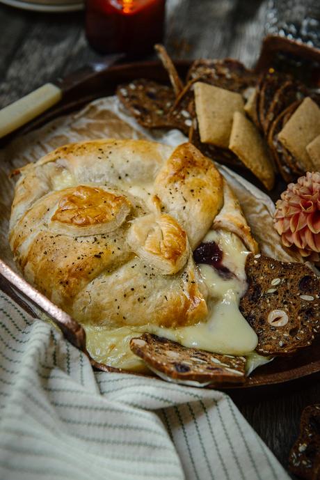 Baked Cranberry Brie: An Easy Holiday Appetizer