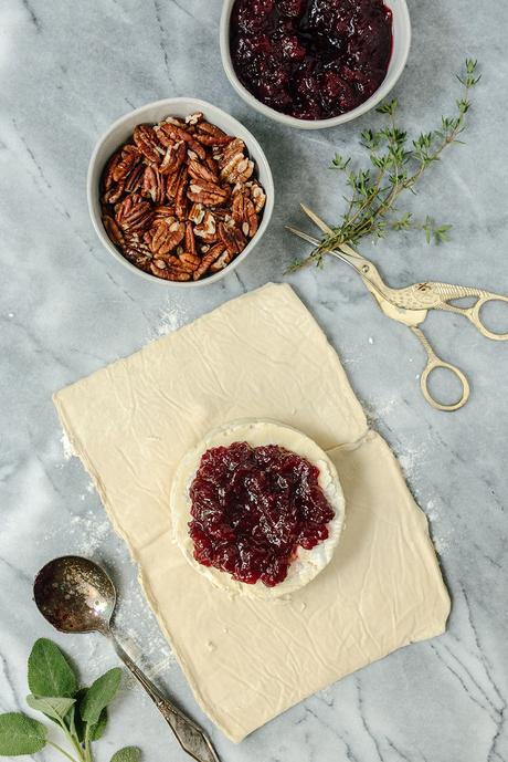 Baked Cranberry Brie: An Easy Holiday Appetizer
