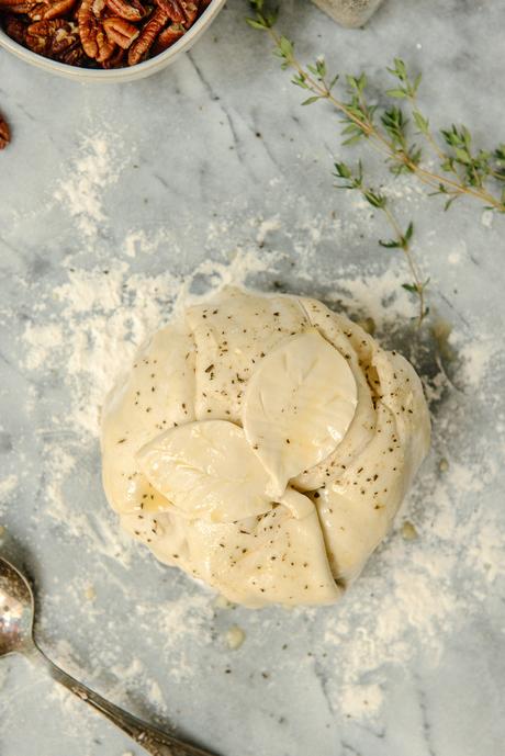 Baked Cranberry Brie: An Easy Holiday Appetizer