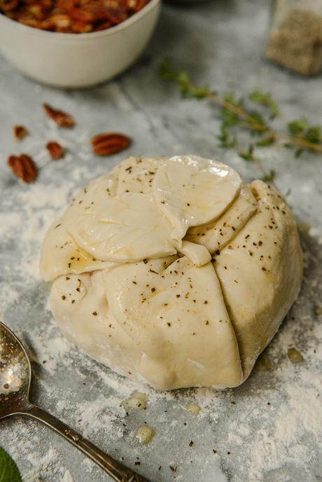 Baked Cranberry Brie: An Easy Holiday Appetizer