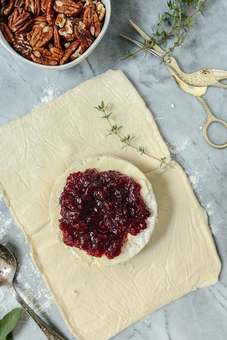 Baked Cranberry Brie: An Easy Holiday Appetizer