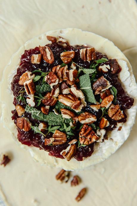 Baked Cranberry Brie: An Easy Holiday Appetizer