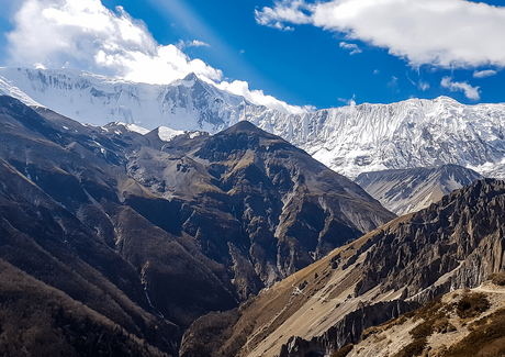 Trekking route to the Tilicho Lake