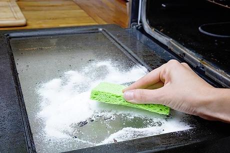 The trick to cleaning the oven 3 tips for cleaning and degreasing the oven
