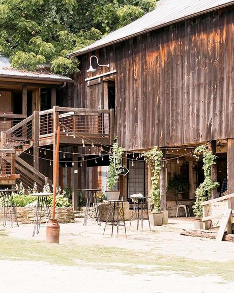 best wedding venues in ohia aisle barn outdoor view