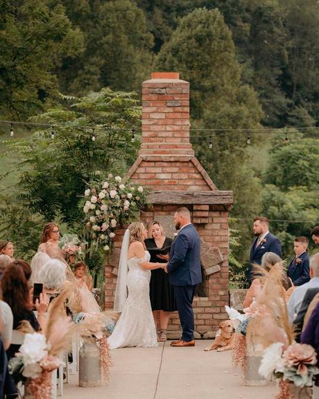 best wedding venues in ohia outdoor bride groom aisle