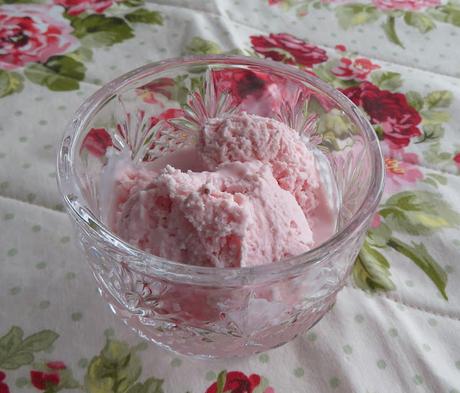 easy low carb strawberry ice cream