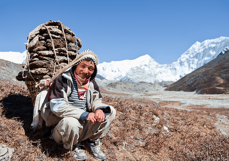 An old Nepali porter