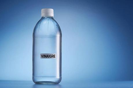 How to remove wine stains from fabrics? The trick you'll need after the holidays 3 Bottle of white vinegar