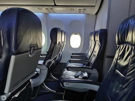 Getting on the plane first is not recommended: here's why 3 Airplane seats