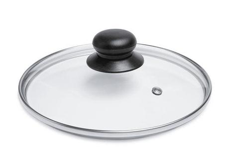 Make your sofa look like new in 5 minutes with the lid trick: no more stains 2 A lid of a saucepan