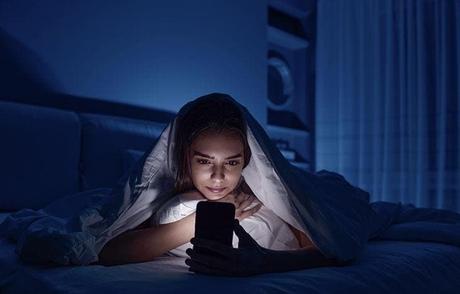 Why should you avoid sending messages on WhatsApp after 9:00 p.m.? Most people don't know 3 Use the phone at night