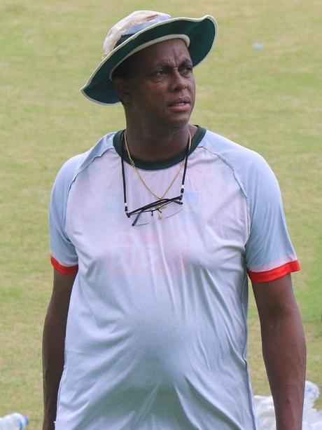 Curtly Ambrose (West Indies) - 6’7” (201cm)