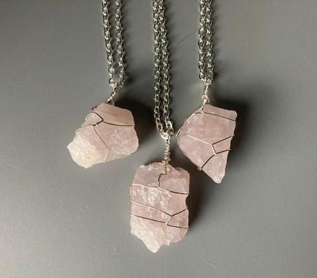(DIY Tutorials & Tips) Create a Magical Aesthetic with DIY Healing Stone Necklace