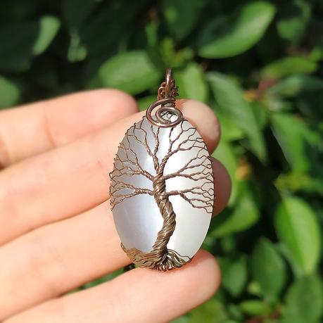 (DIY Tutorials & Tips) Create a Magical Aesthetic with DIY Healing Stone Necklace