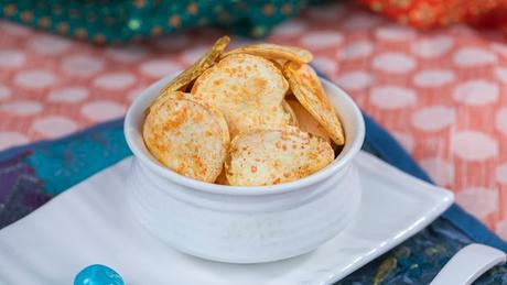 How To Make Street-Style Spicy Aloo Chips - A Perfect Snack For Tea-Time