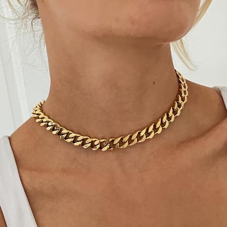 The Comeback of Chunky Jewelry: Why It Looks So Cool and How to Wear It