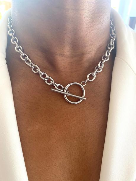 The Comeback of Chunky Jewelry: Why It Looks So Cool and How to Wear It