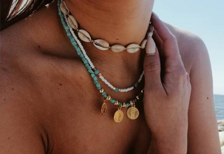 All the ways to put crystals on necklace (DIY Inspo)