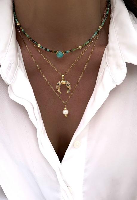 All the ways to put crystals on necklace (DIY Inspo)