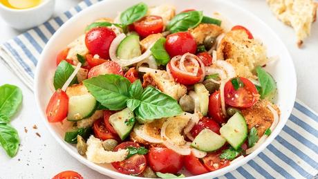 No More Boring Salads - This Pizza Salad Brings Both Health And Taste On The Plate