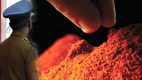 Daughter attacks raiding cops with chilli powder