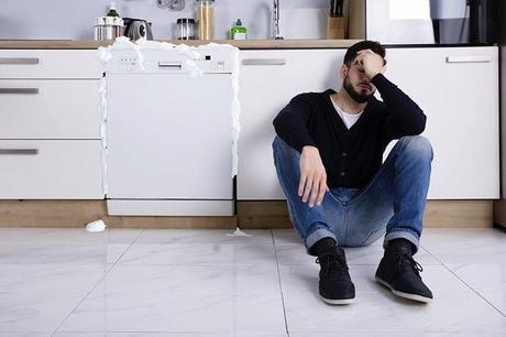 Man annoyed by his washing machine