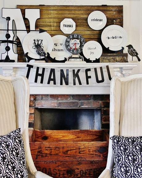 Beautiful black and white Thanksgiving decorations! @Thistlewood Farm #home #decor #ideas