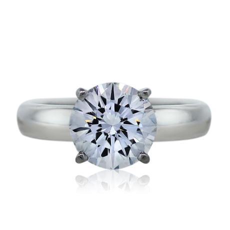 Round brilliant solitaire in platinum