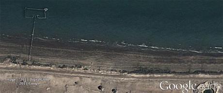 A Google Earth image of a fishing weir along the Persian Gulf coast. 