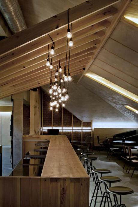 Bar in the attic of an old house by Inblum Architects