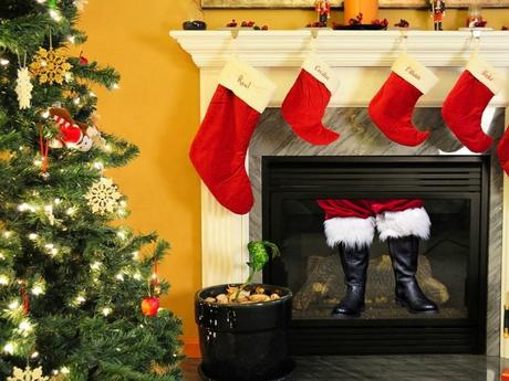 Add Santa or Rudolph to Your Holiday Photos with iCaughtSanta.com!