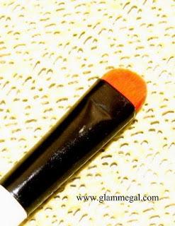 stiff eyeshadow brush