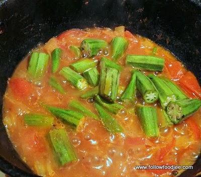 VENDAKKAI PULI KULAMBU | OKRA CURRY RECIPE