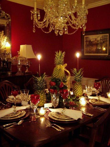 Christmas-dining-table-decorations-1200x1600-colonial-williamsburg-christmas-table-setting-with-apple-tree--urumix.com