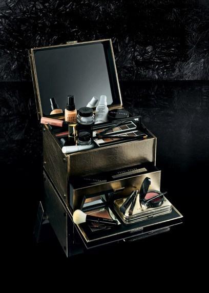 Bobbi Brown Old Hollywood Collection. Deluxe Beauty Trunk in gold metal