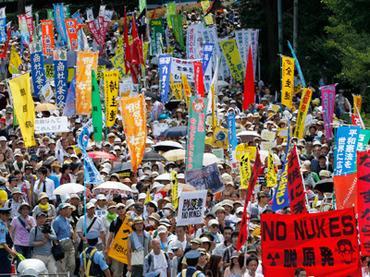 japan_mass_protest-tokyo-160712a