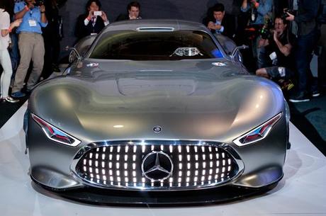 Mercedes-Benz-AMG-Vision-Gran-Turismo-Concept-front-profile