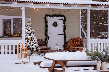 How to Decorate Your Front Porch for Winter