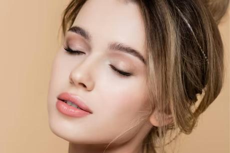 Light feminine, on-trend makeup for those looking for a natural look