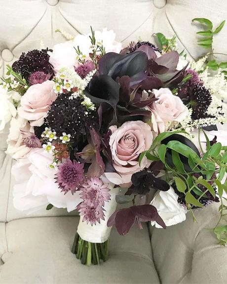 black and white wedding flowers bouquets