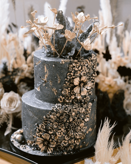 black and gold cakes luxury idea with flowers