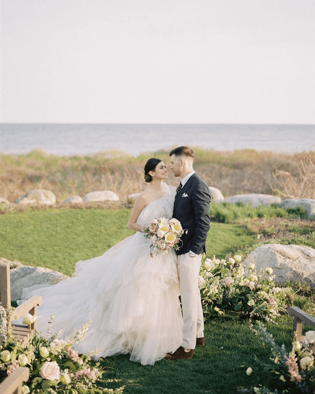 summer wedding colors couple in the field