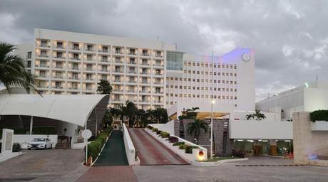 Sunset Royal Cancun Resort