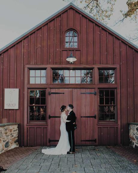 wedding venues in pennslyvania bride groom barn