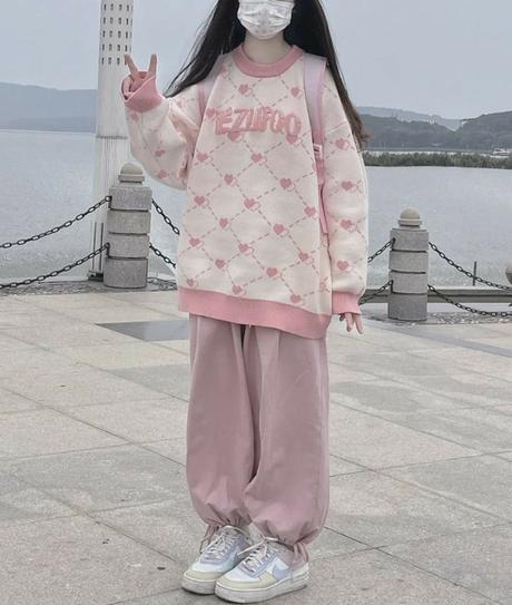 Baggy outfit ideas for the kawaii aesthetic (You can have both!)